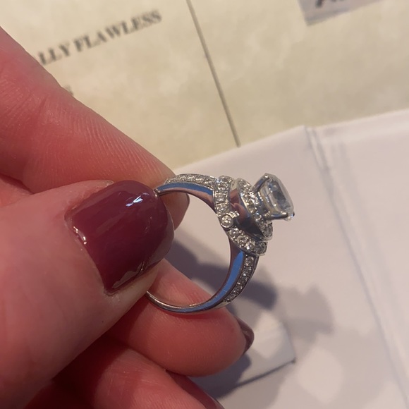 Diamond Nexus Labs stone with Diamond and white gold setting - Picture 2 of 9